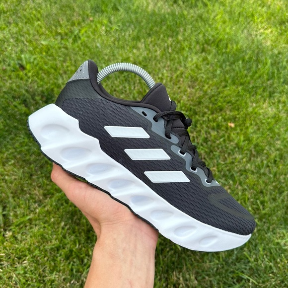Women’s running shoes Adidas Switch FWD Brand new Black size 8 - Picture 2 of 6